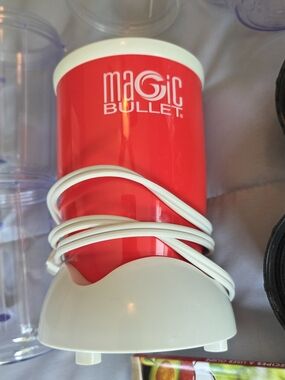 Magic Bullet Mini Blender Red Model MB1001  5 Cups 2 Blades Plus Tops EUC